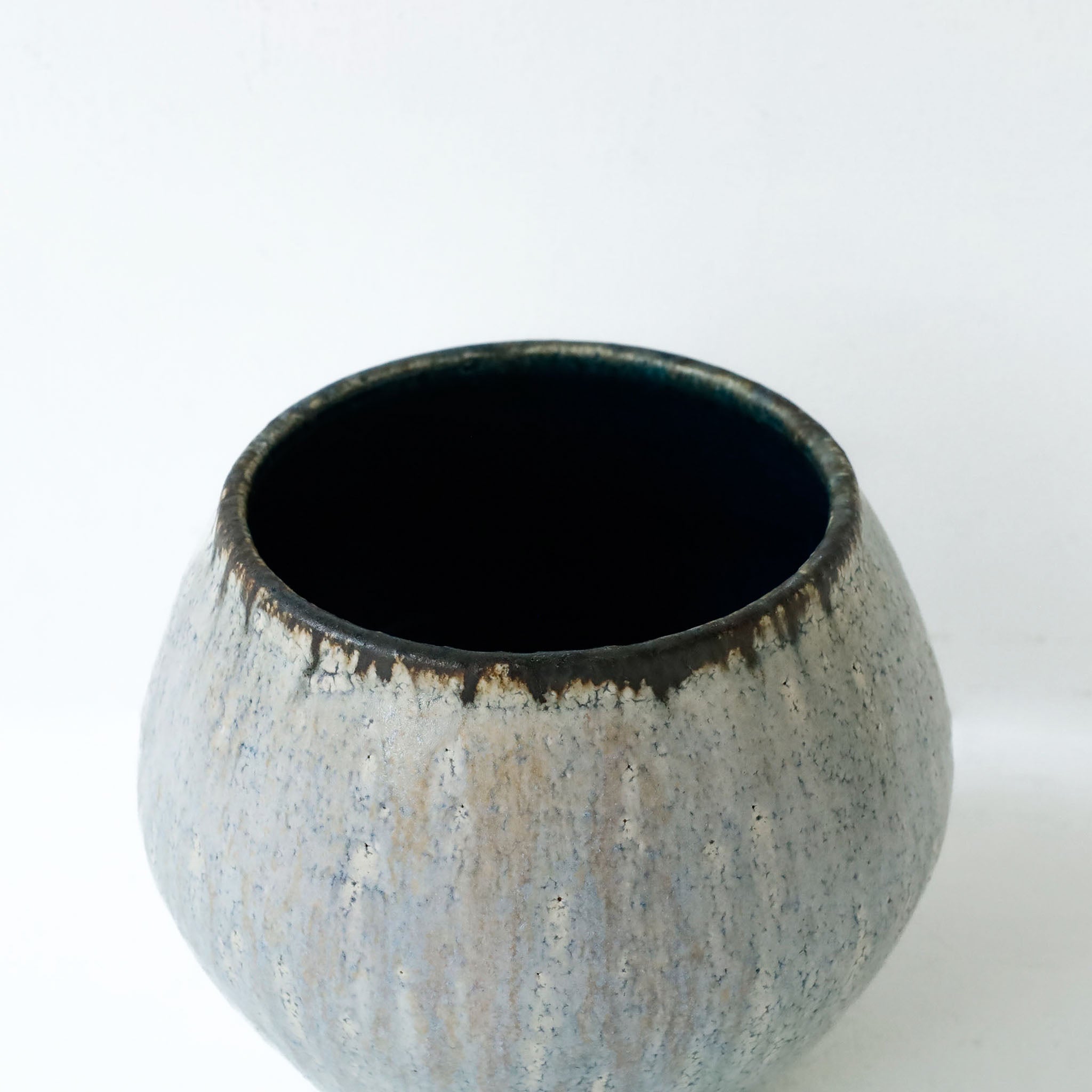 ●26-NT-71 Ash-Glazed Kohiki Water Jar B