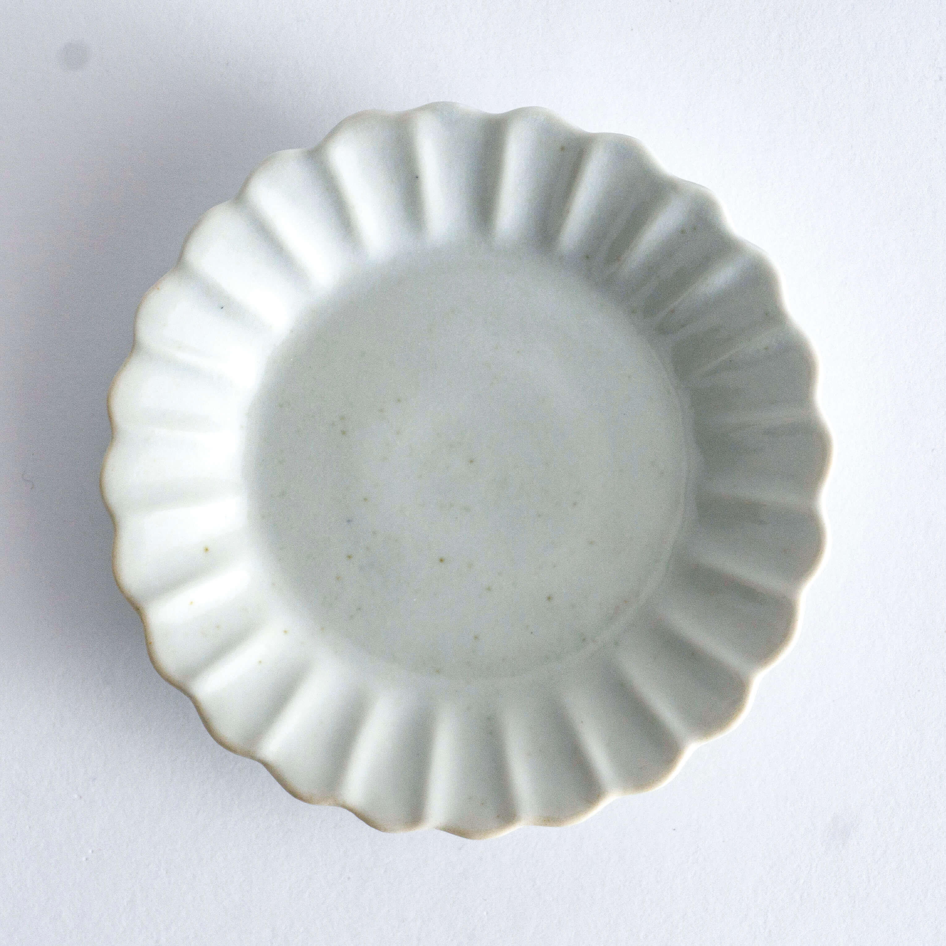 ◆Yazaemon Kiln - Small Chrysanthemum and Four-ridged Plates, Old White Porcelain (Gift Set of 2×2)