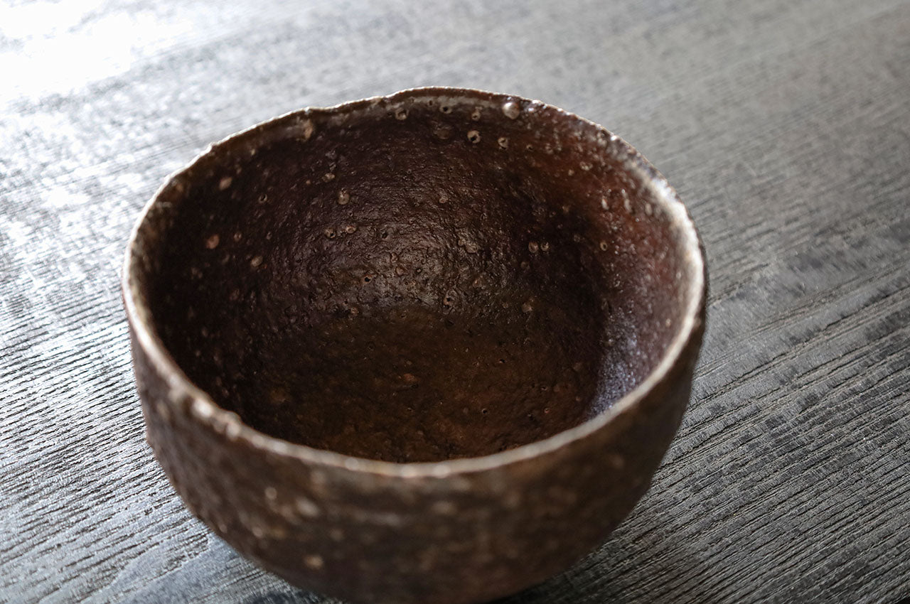 清水志郎 タラオ土ふき漆茶碗 (26-16)