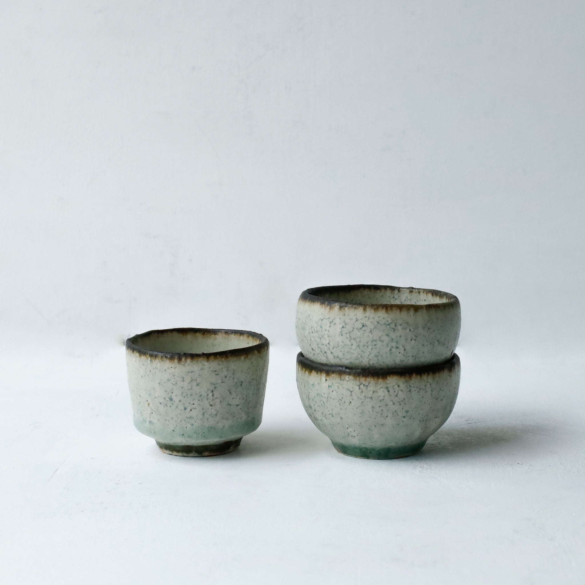 ●26-NT-36 灰粉引 酒盃