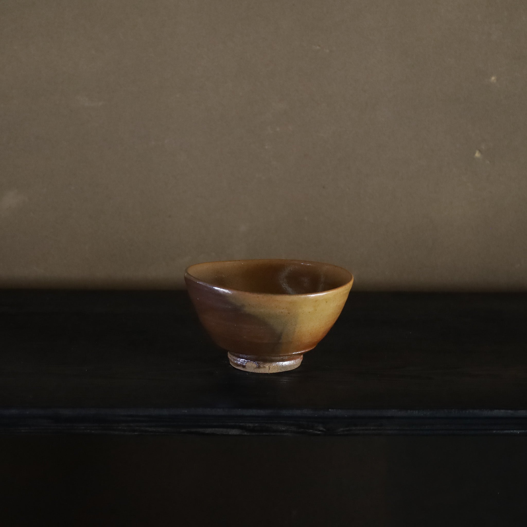 ●26-TY-145 唐津片身替茶碗