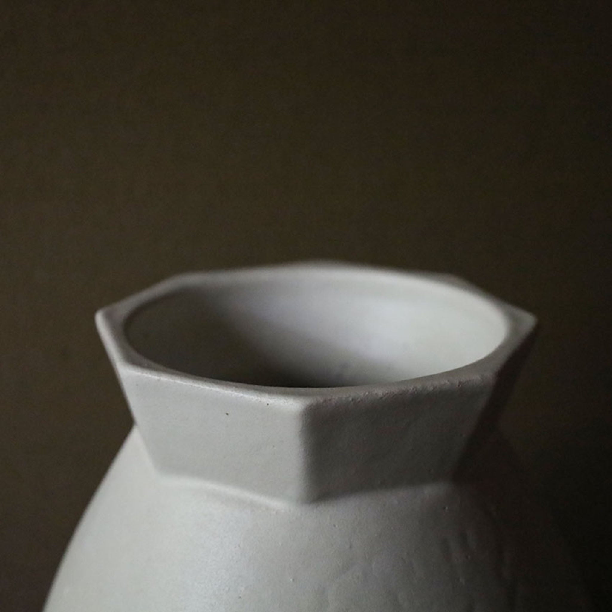 陶房眞喜屋 白釉八角ちょうちん壷